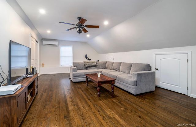 12 Summit Street, East Patchogue, NY 11772