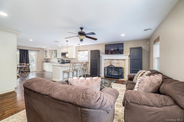 12 Summit Street, East Patchogue, NY 11772