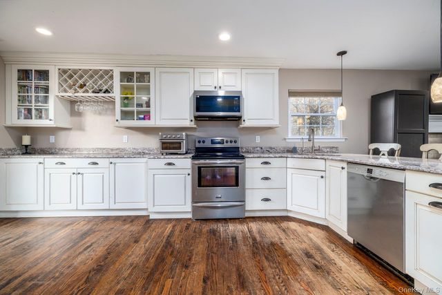 12 Summit Street, East Patchogue, NY 11772