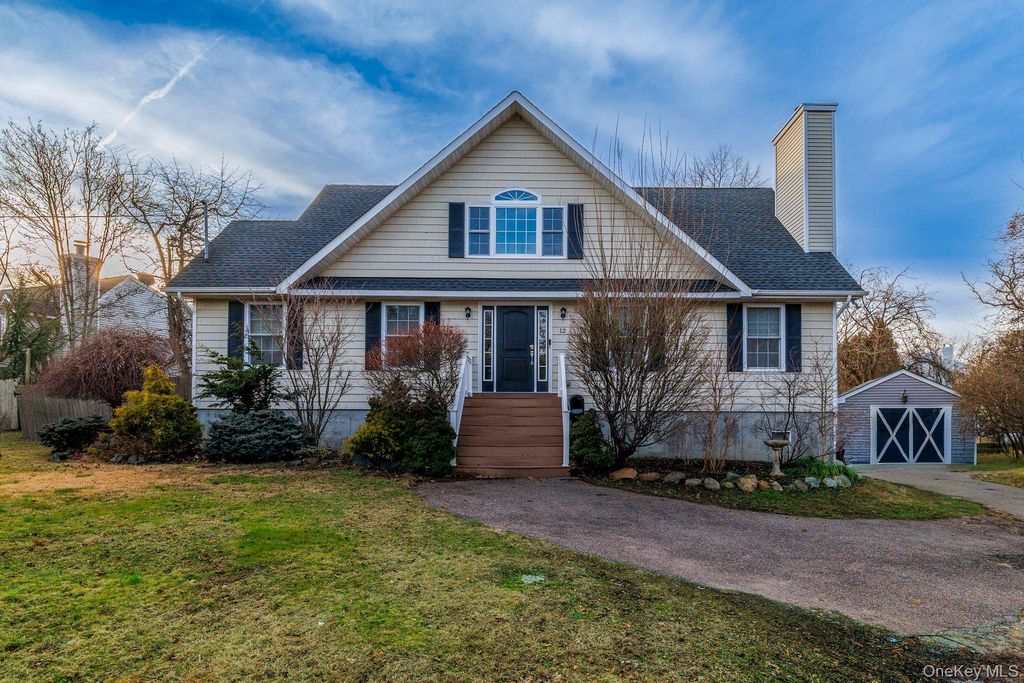 12 Summit Street, East Patchogue, NY 11772