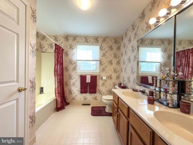 1016 WINDING RIVER LN, Phoenixville, PA 19460