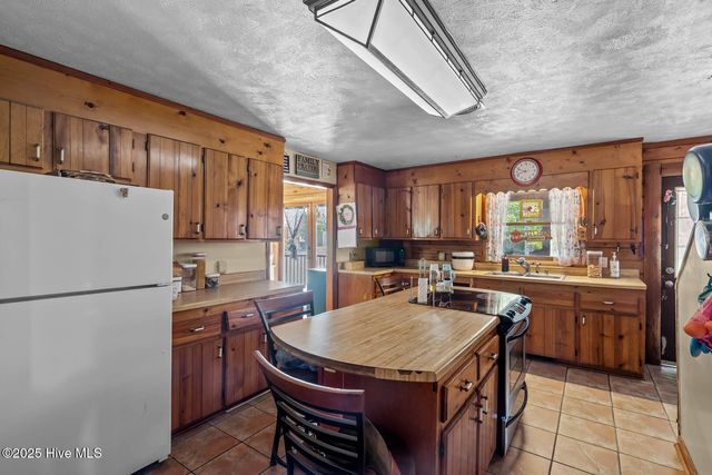 527 Highway 172, Hubert, NC 28539
