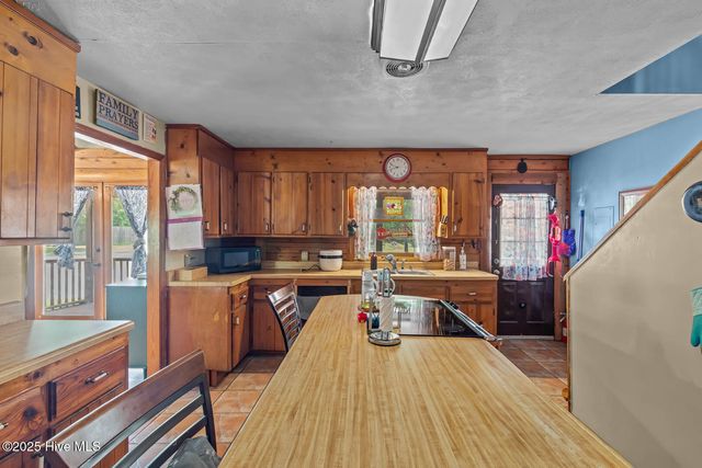 527 Highway 172, Hubert, NC 28539
