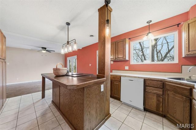 1227 Teson Road, Hazelwood, MO 63042