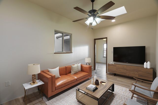 953 Camino Sin Pasada, Corrales, NM 87048