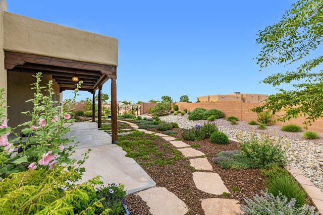 953 Camino Sin Pasada, Corrales, NM 87048