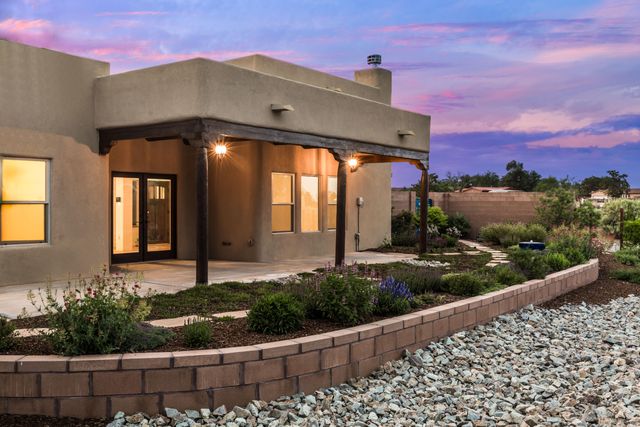 953 Camino Sin Pasada, Corrales, NM 87048