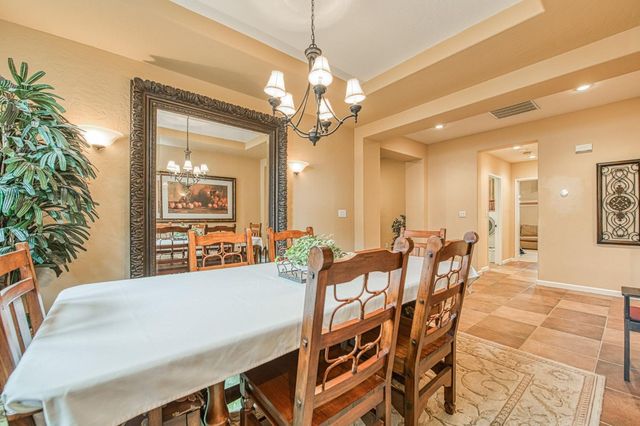 5571 E Lorena Avenue, Fresno, CA 93727