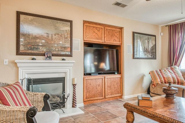 5571 E Lorena Avenue, Fresno, CA 93727