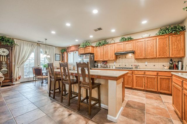 5571 E Lorena Avenue, Fresno, CA 93727