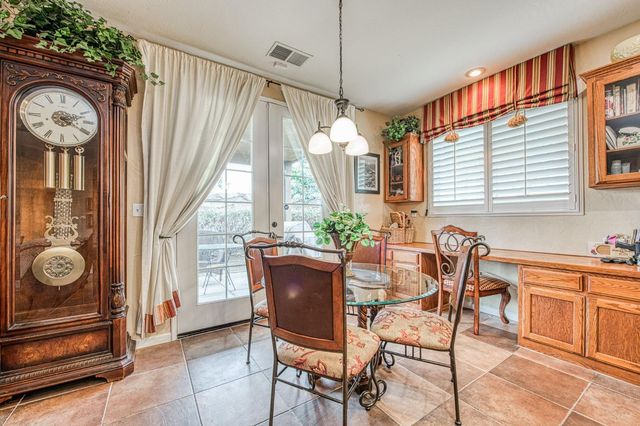 5571 E Lorena Avenue, Fresno, CA 93727