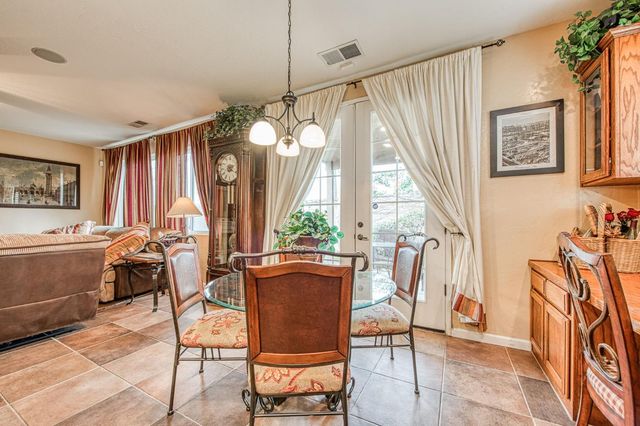 5571 E Lorena Avenue, Fresno, CA 93727