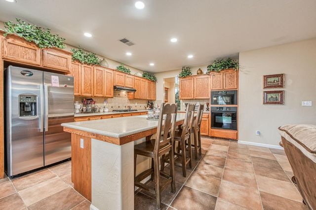 5571 E Lorena Avenue, Fresno, CA 93727