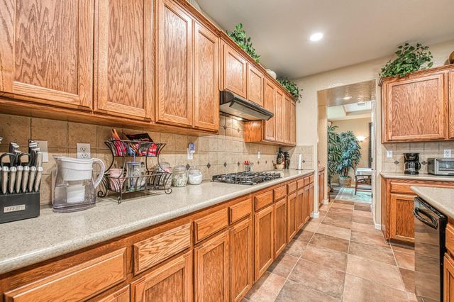 5571 E Lorena Avenue, Fresno, CA 93727