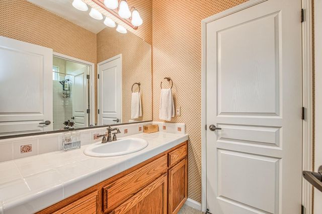 5571 E Lorena Avenue, Fresno, CA 93727