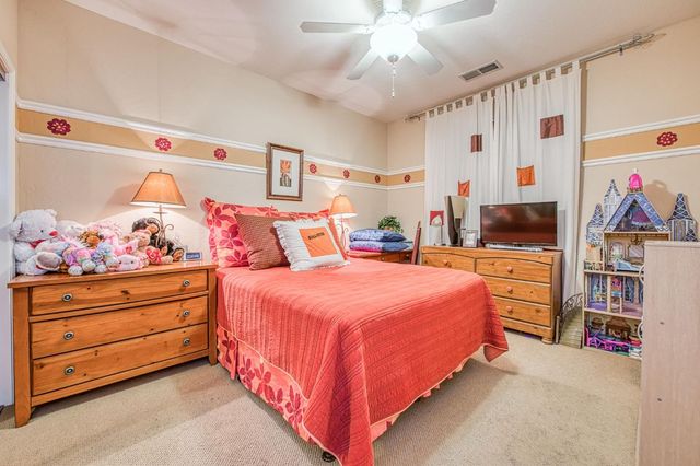 5571 E Lorena Avenue, Fresno, CA 93727