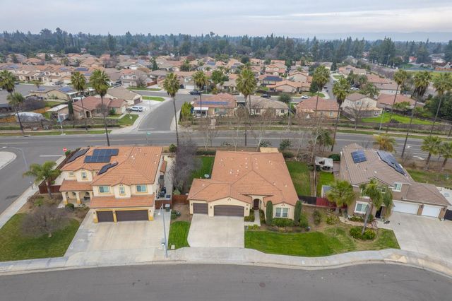 5571 E Lorena Avenue, Fresno, CA 93727