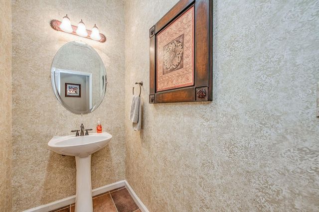 5571 E Lorena Avenue, Fresno, CA 93727