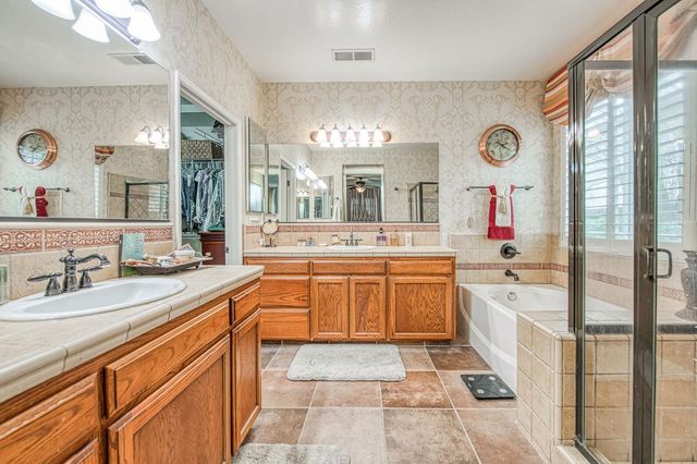 5571 E Lorena Avenue, Fresno, CA 93727