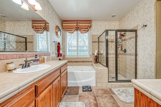 5571 E Lorena Avenue, Fresno, CA 93727