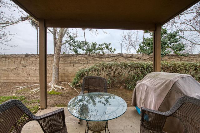 5571 E Lorena Avenue, Fresno, CA 93727