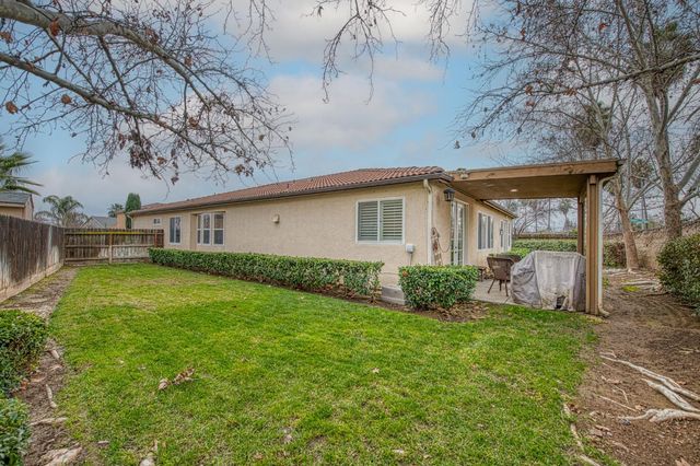 5571 E Lorena Avenue, Fresno, CA 93727