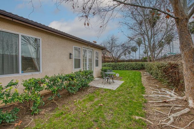 5571 E Lorena Avenue, Fresno, CA 93727