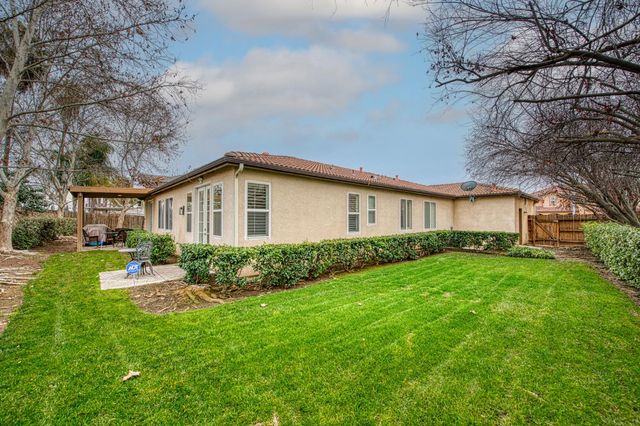 5571 E Lorena Avenue, Fresno, CA 93727