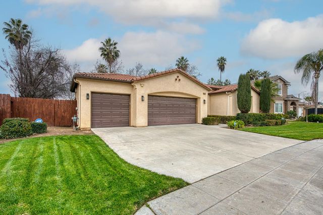 5571 E Lorena Avenue, Fresno, CA 93727