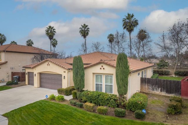 5571 E Lorena Avenue, Fresno, CA 93727