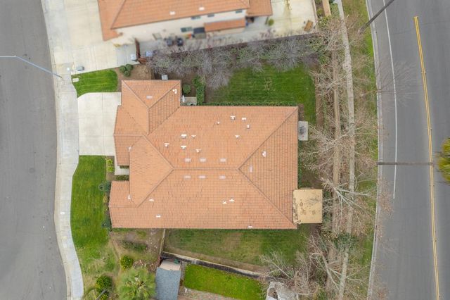 5571 E Lorena Avenue, Fresno, CA 93727