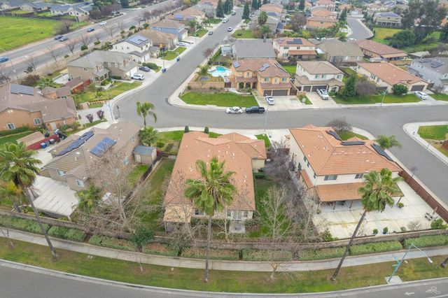 5571 E Lorena Avenue, Fresno, CA 93727