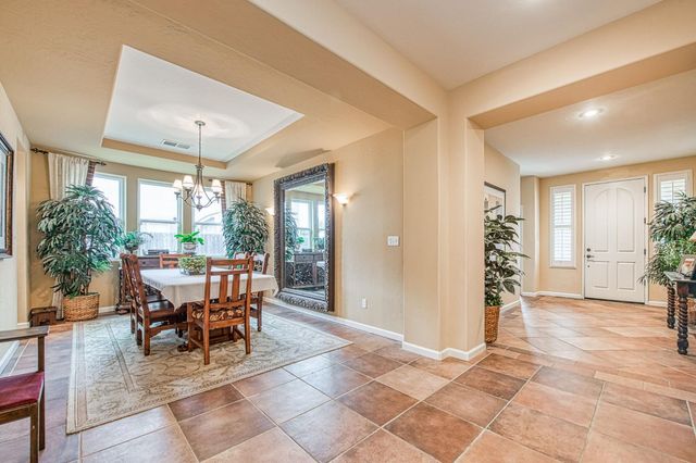 5571 E Lorena Avenue, Fresno, CA 93727