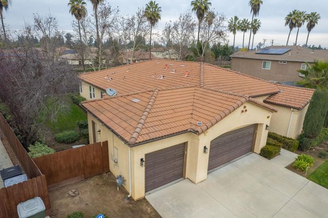 5571 E Lorena Avenue, Fresno, CA 93727