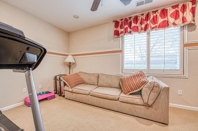 5571 E Lorena Avenue, Fresno, CA 93727