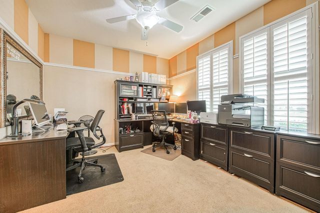 5571 E Lorena Avenue, Fresno, CA 93727