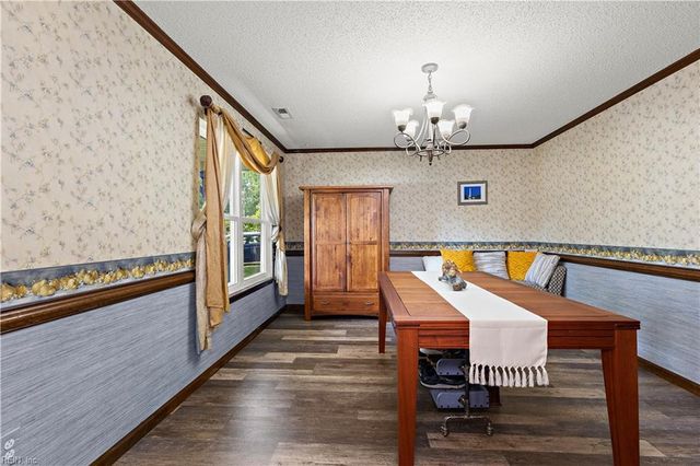 1933 Country Manor LN, Virginia Beach, VA 23456