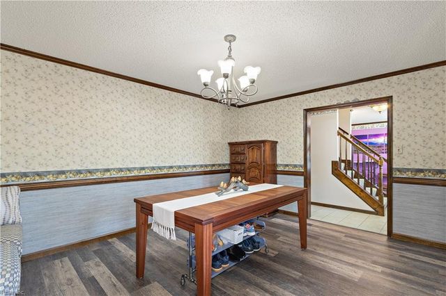 1933 Country Manor LN, Virginia Beach, VA 23456