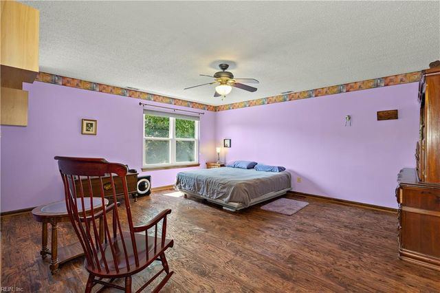 1933 Country Manor LN, Virginia Beach, VA 23456