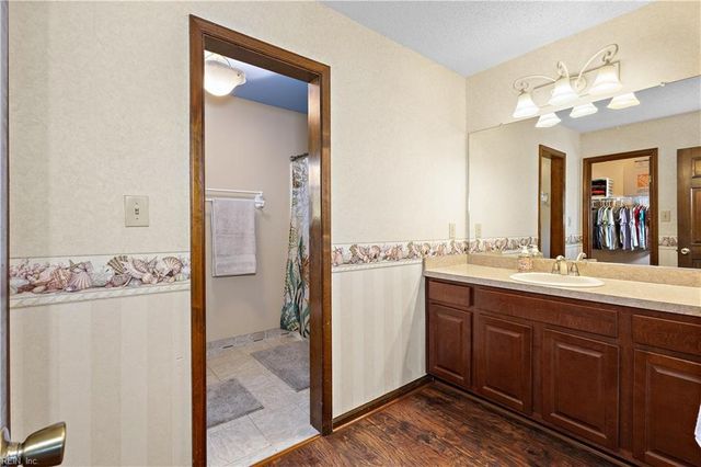 1933 Country Manor LN, Virginia Beach, VA 23456