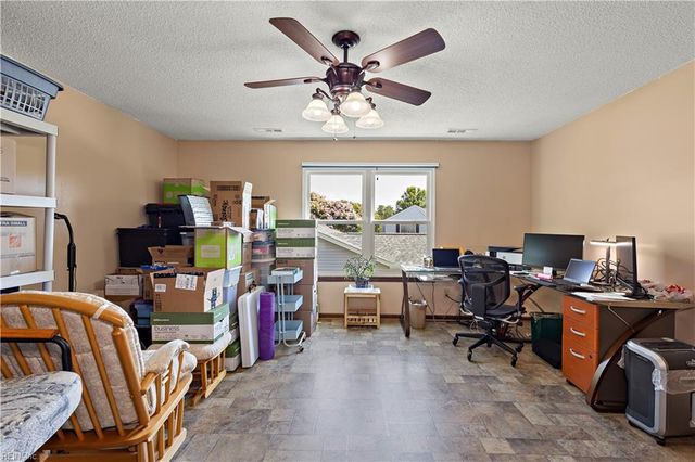 1933 Country Manor LN, Virginia Beach, VA 23456