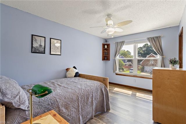 1933 Country Manor LN, Virginia Beach, VA 23456