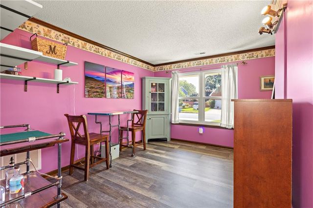 1933 Country Manor LN, Virginia Beach, VA 23456