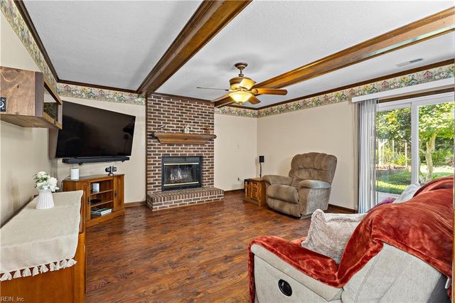 1933 Country Manor LN, Virginia Beach, VA 23456