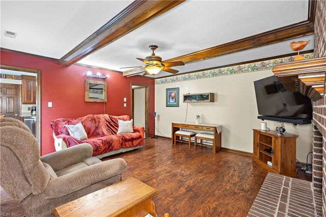 1933 Country Manor LN, Virginia Beach, VA 23456
