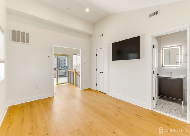 6709 Atlantic Avenue, Ventnor, NJ 08406