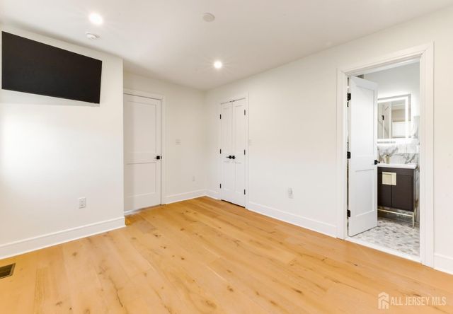 6709 Atlantic Avenue, Ventnor, NJ 08406