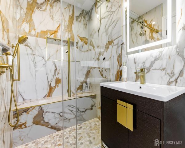 6709 Atlantic Avenue, Ventnor, NJ 08406