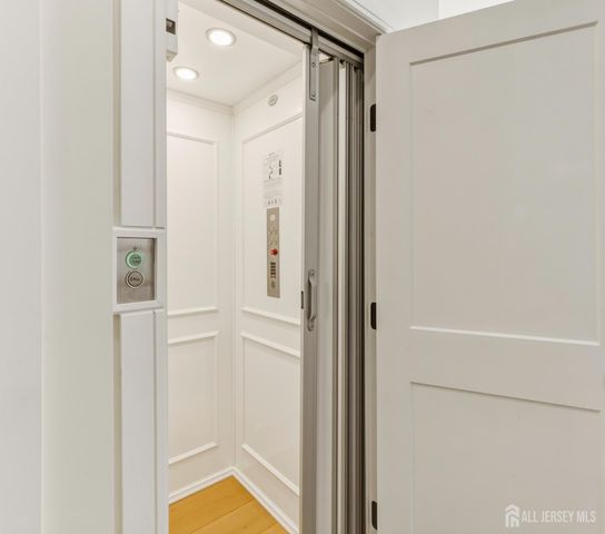 6709 Atlantic Avenue, Ventnor, NJ 08406