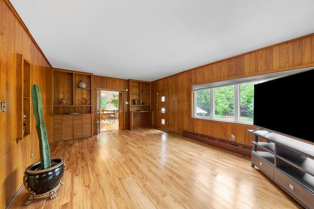 9209 S Hoyne Avenue, Chicago, IL 60643